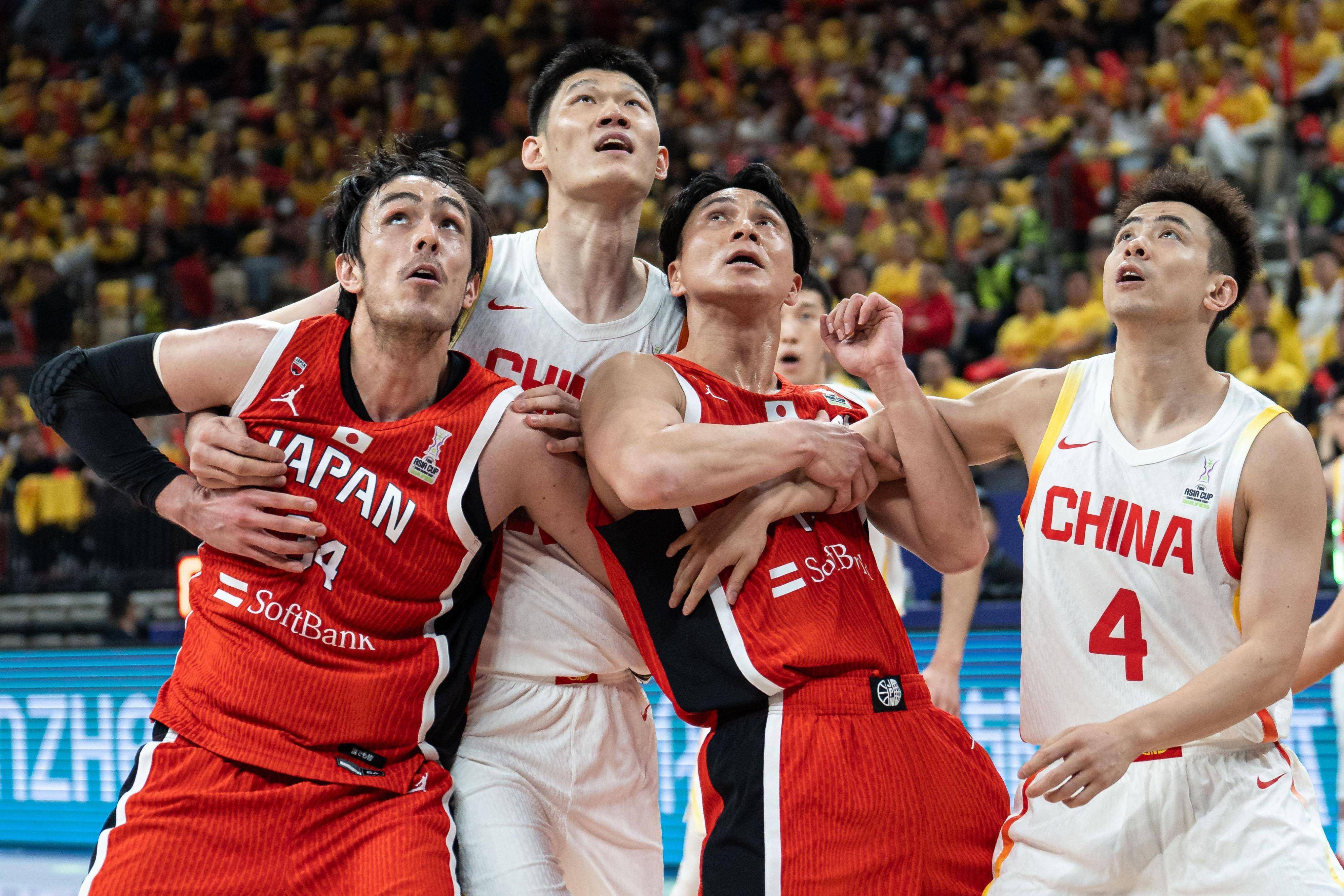 亚洲杯篮球赛开张局面瞩目，观众狂热追捧