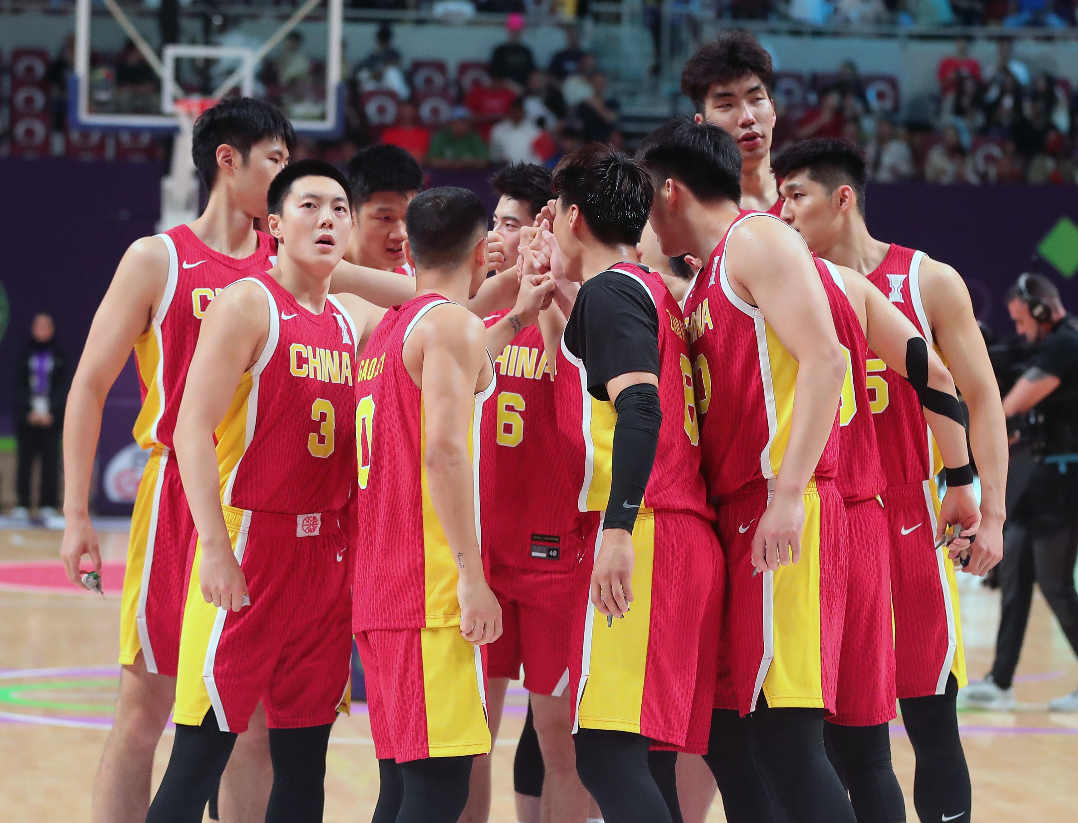 亚洲杯篮球赛开张局面瞩目，观众狂热追捧